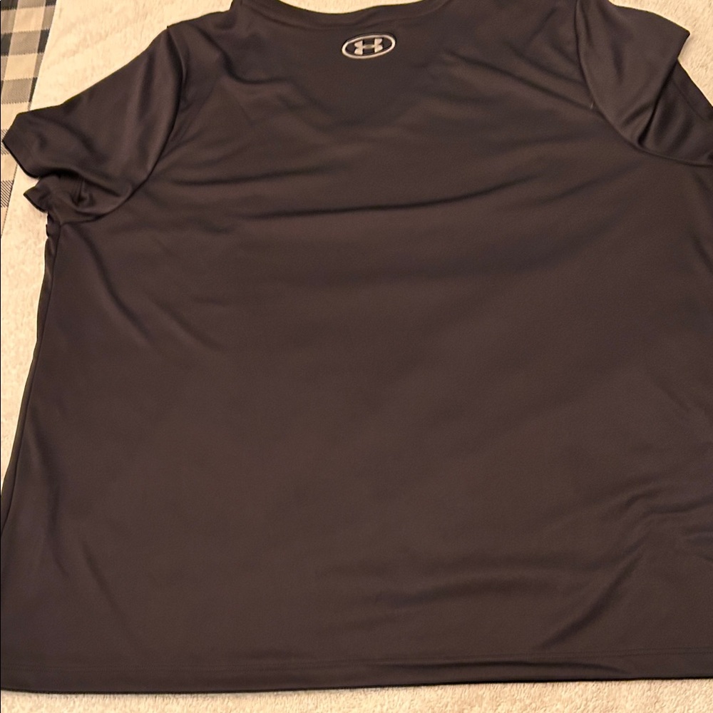Under Armour HeatGear Women's Black V-Neck Althletic Tee SZ 1X - Picture 4 of 8